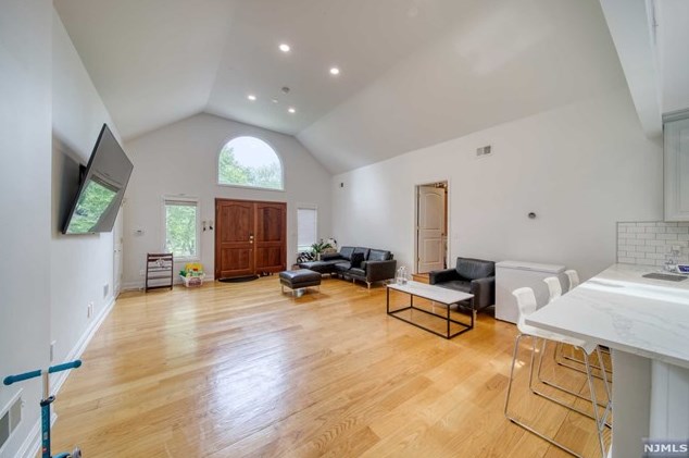 453 Colonial Blvd, Westwood NJ  07676-4958 exterior