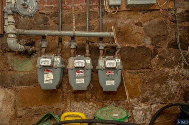 105 Cutler St, Newark NJ 07106-2532 exterior