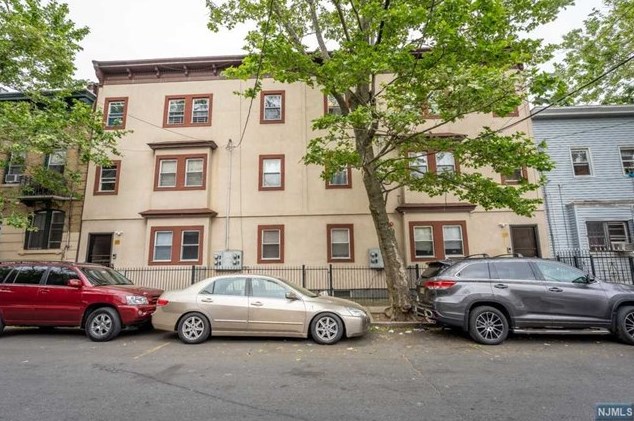 105 Cutler St, Newark NJ 07106-2532 exterior
