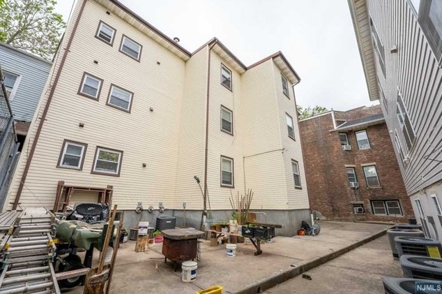 105 Cutler St, Newark NJ 07106-2532 exterior