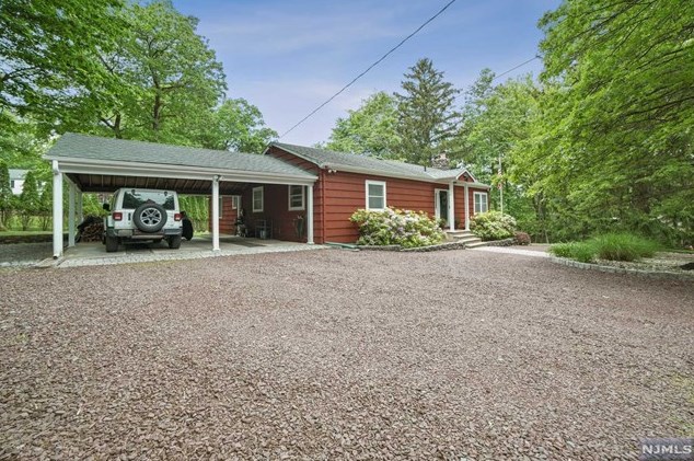 41 Claire Cir, Westwood, NJ 07677-8305