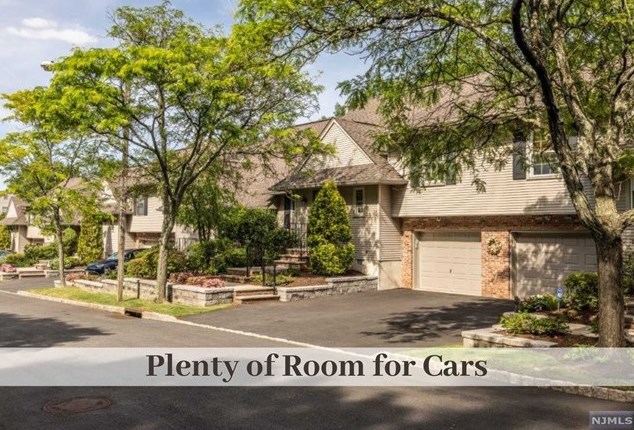 7 Allison Way, Emerson, NJ 07630-1831