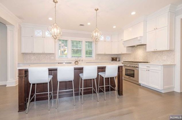 130 Midwood Rd, Ridgewood, NJ 07452