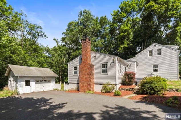 977 Franklin Tpke, Allendale, NJ 07401