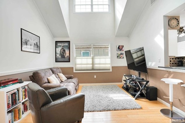 301-303 61st St #2d, West New York, NJ 07093