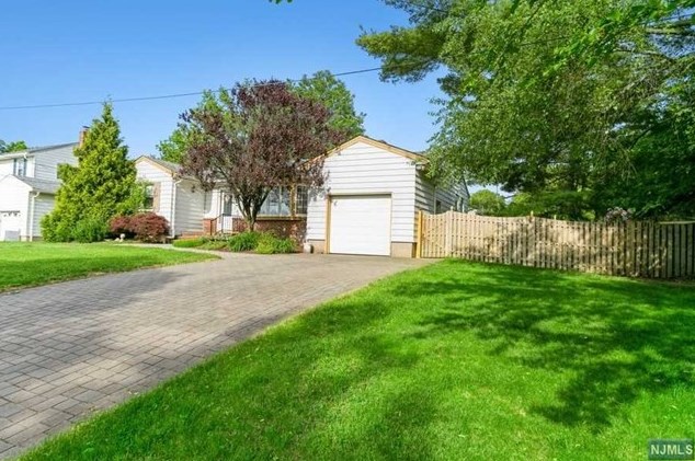1 Garden St, Dumont, NJ 07628