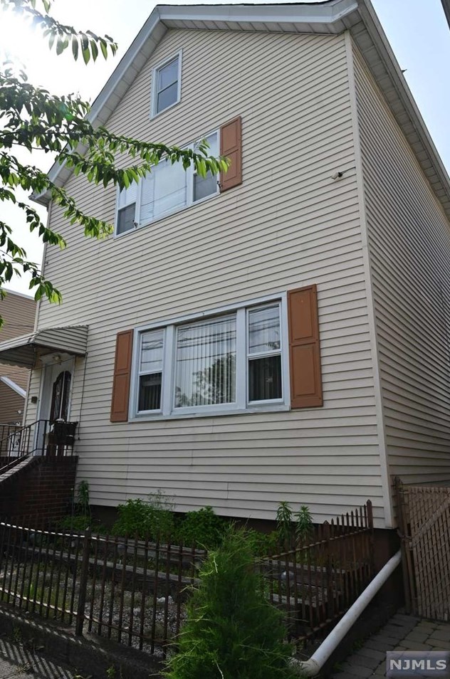 315 Passaic St, Outwater, NJ 07026