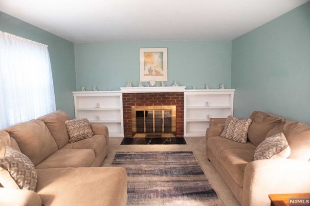 22 De Vausney Pl, Nutley, NJ 07110
