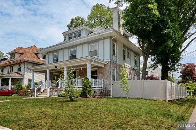 332 Anderson St, Hackensack, NJ 07601-2830
