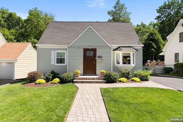 200 Washington Ave, Elmwood Park, NJ 07407-2828