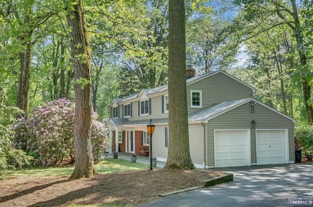 2 Terkuile Rd, Montvale, NJ 07645