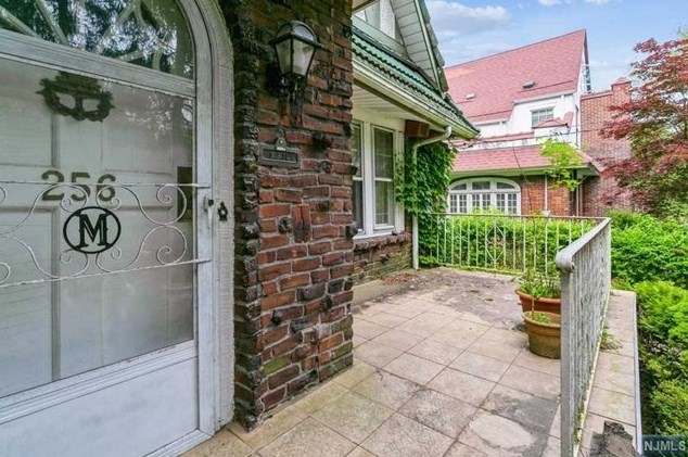 256 Grove St, Teaneck, NJ 07666