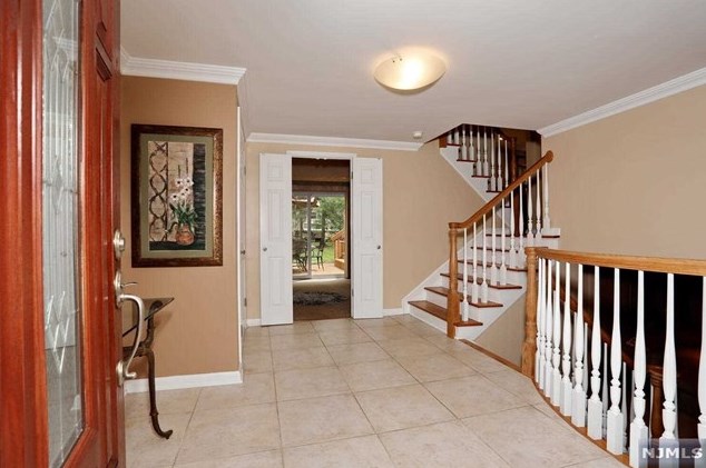 559 Forest Dr, Westwood, NJ 07675-5931