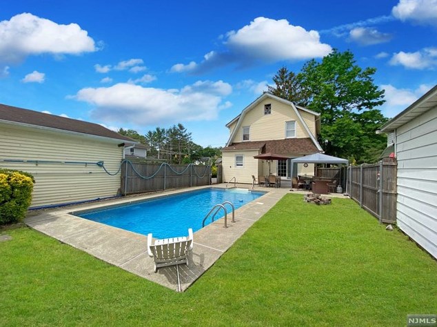 538 Paramus Rd, Paramus, NJ 07652
