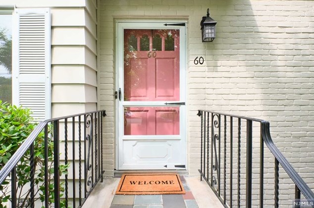 60 Greenway Rd, Ridgewood, NJ 07452