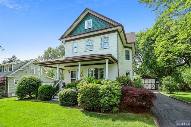 47 Orchard St, Midland Pk, NJ 07432-1521
