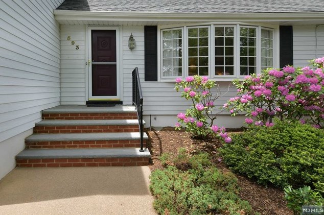 593 Eastbrook Rd, Ridgewood, NJ 07450