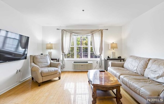 547 Gorge Rd #2b, Cliffside Park, NJ 07010
