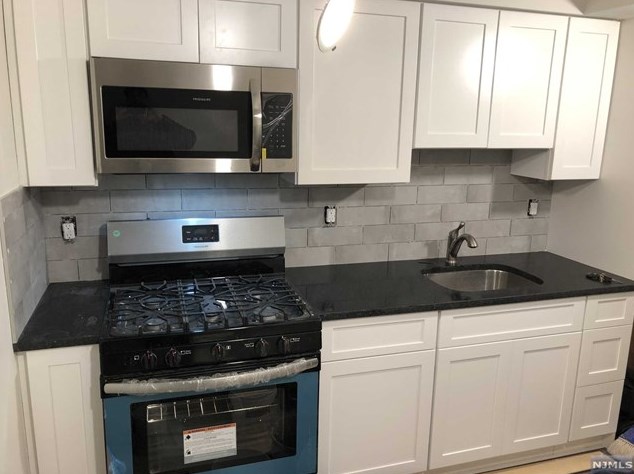 566 Sollas Ct #1, Lyndhurst, NJ 07071