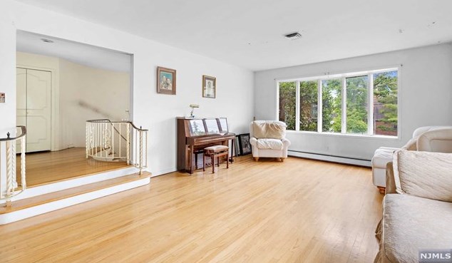 1090 Arcadian Way, West Fort Lee, NJ 07024-6306