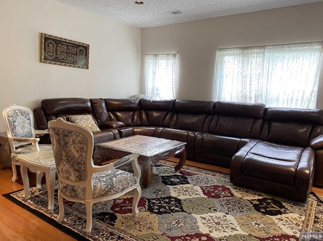511 Brittany Dr, Wayne, NJ 07470-3254