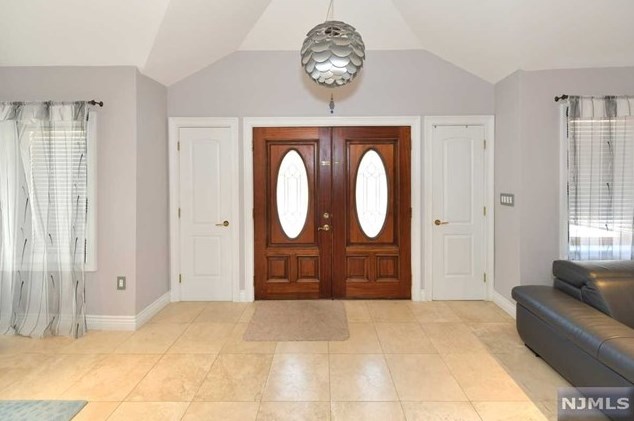 91 Lasalle Ave, Hasbrouck Heights, NJ 07604