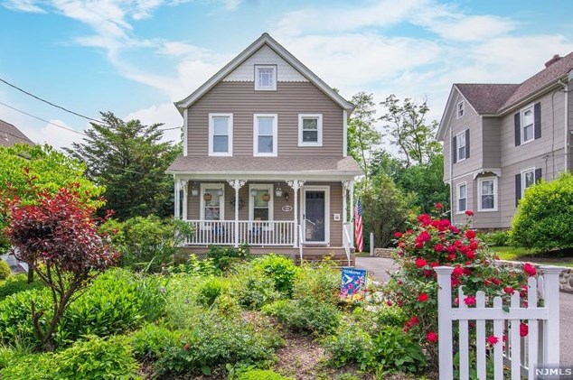 106 Pine St, Ridgewood, NJ 07450