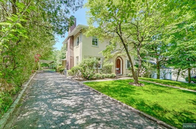 24 Summit St, Tenafly, NJ 07670-1009
