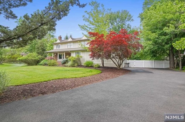 75 Hoffman Ct, Westwood, NJ 07675-6613