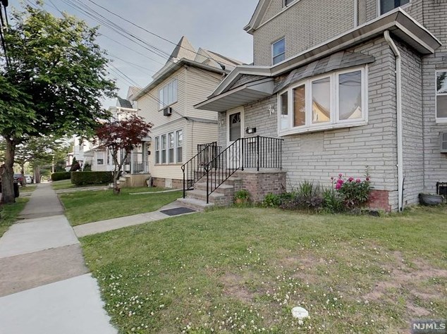 61 Marsellus Pl, Outwater, NJ 07026