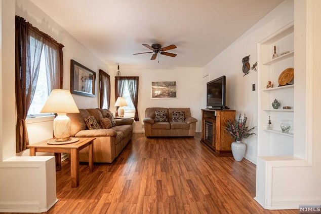 128 Lasalle Ave, Hasbrouck Heights, NJ 07604