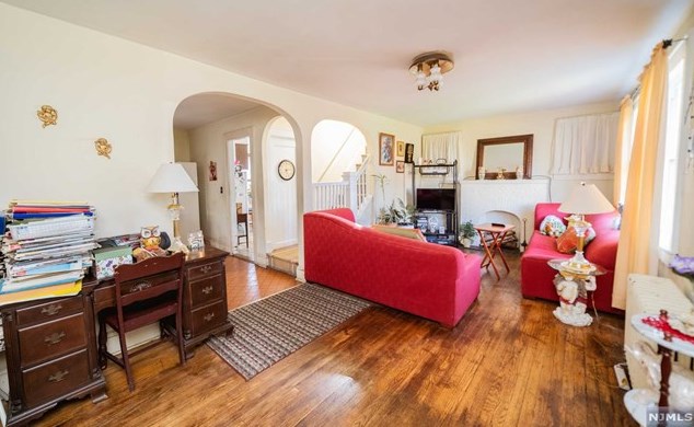 422 Sussex Rd, Wood-Ridge, NJ 07075