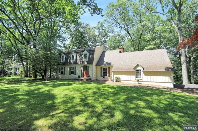 892 Roberts Ct, Franklin Lakes, NJ 07417