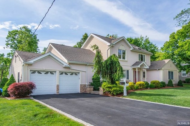 363 Monroe Ave, Wyckoff, NJ 07481-2455