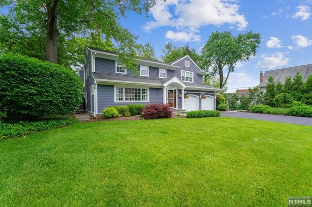 415 Red Birch Ct, Ridgewood, NJ 07450