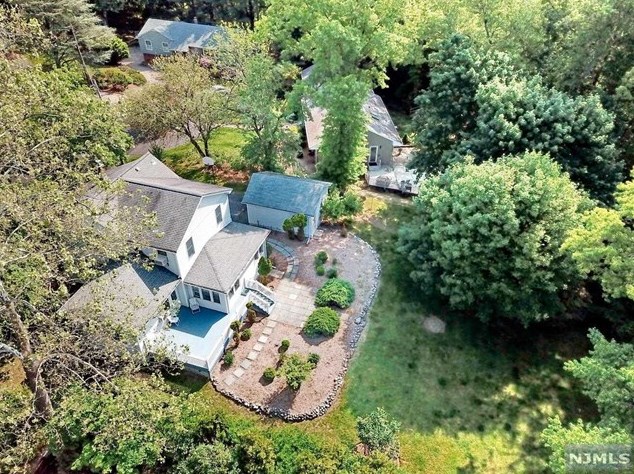 15 Highwood Ct, Hillsdale, NJ 07642-1736