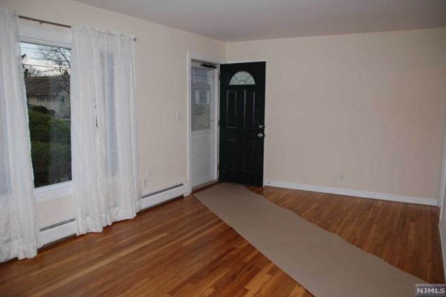 83 Greenbriar Rd, Paramus, NJ 07652