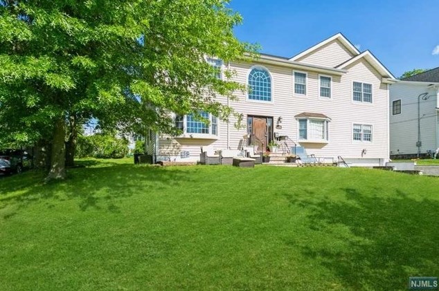 1115 Allessandrini Ave, N Milford, NJ 07646