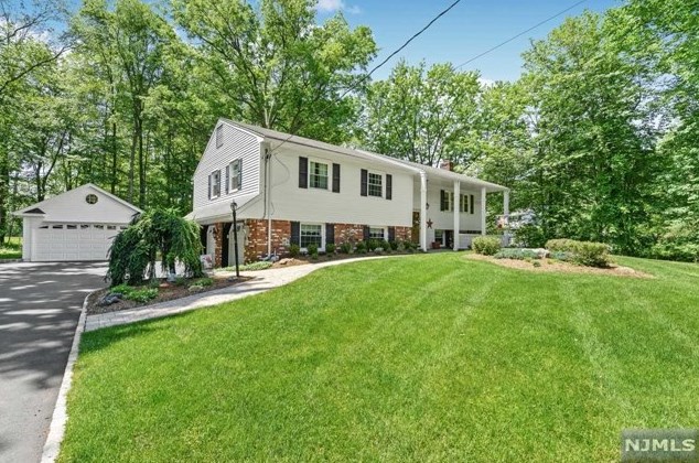 92 Deerfield Terrace, Mahwah, NJ 07430