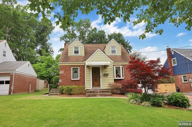 649 Taco Ave, Westwood, NJ 07675-3426