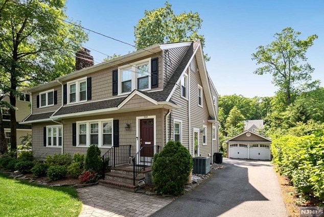 308 N Monroe St, Ridgewood, NJ 07450