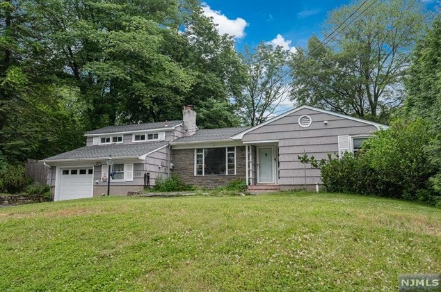 350 Monroe Ave, Wyckoff, NJ 07481-2453