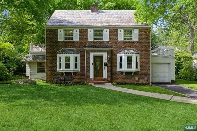 63 Oak Ave, Tenafly, NJ 07670
