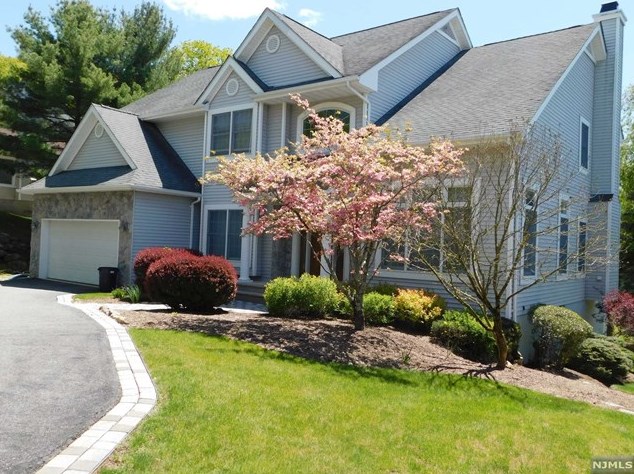 21 Ramapo Mountain Dr, Midvale NJ  07465-1635 exterior