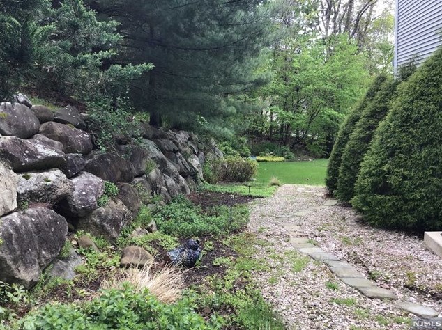 21 Ramapo Mountain Dr, Midvale NJ  07465-1635 exterior