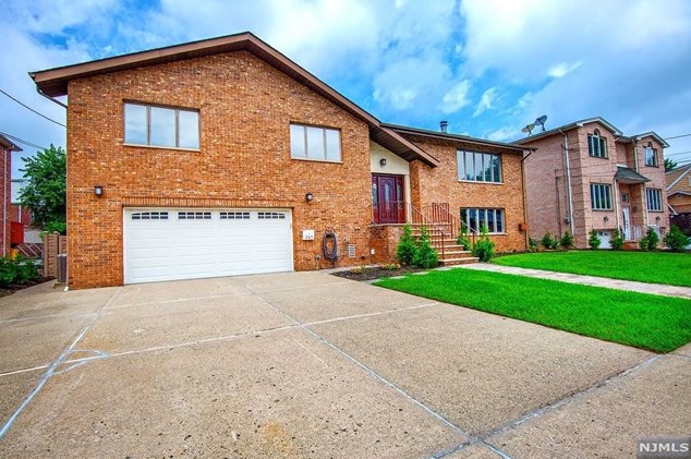265 4th St, Palisades Park, NJ 07650