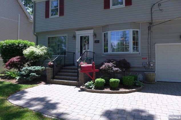 267 Woodland Ave, River Edge, NJ 07661