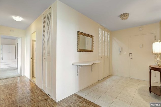 1 Claridge Dr #507, Verona, NJ 07044