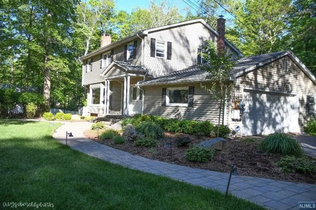 517 Avon Ct, Westwood, NJ 07675-6104