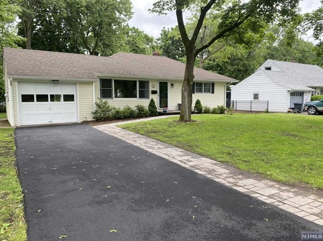 578 Knickerbocker Rd, Cresskill, NJ 07626